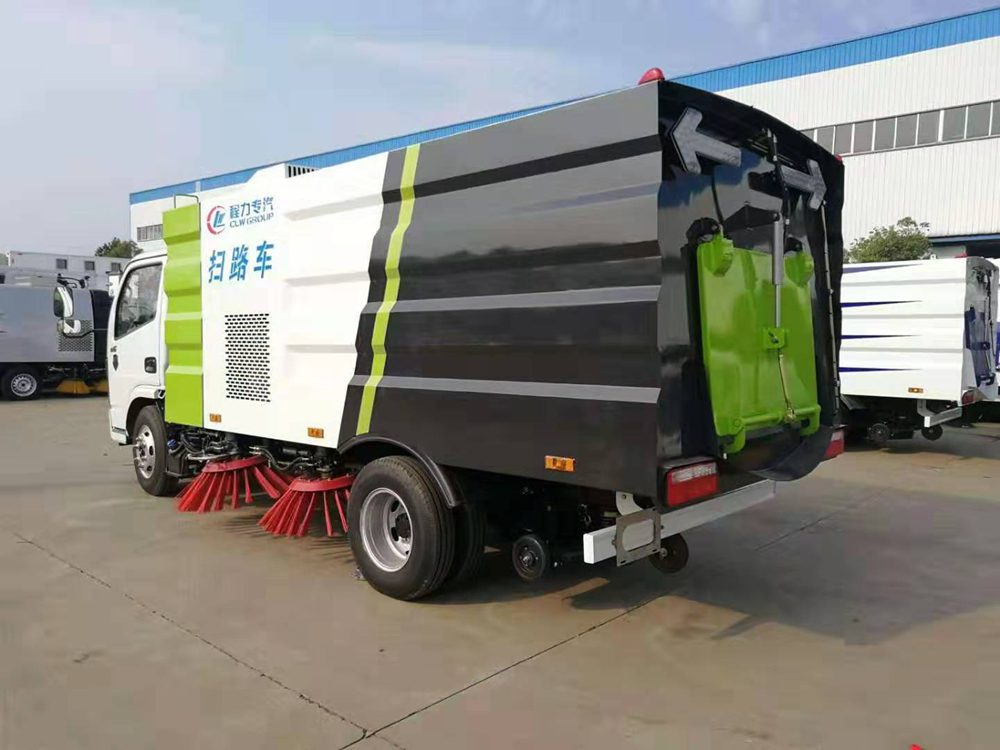 小多利卡扫路车国六